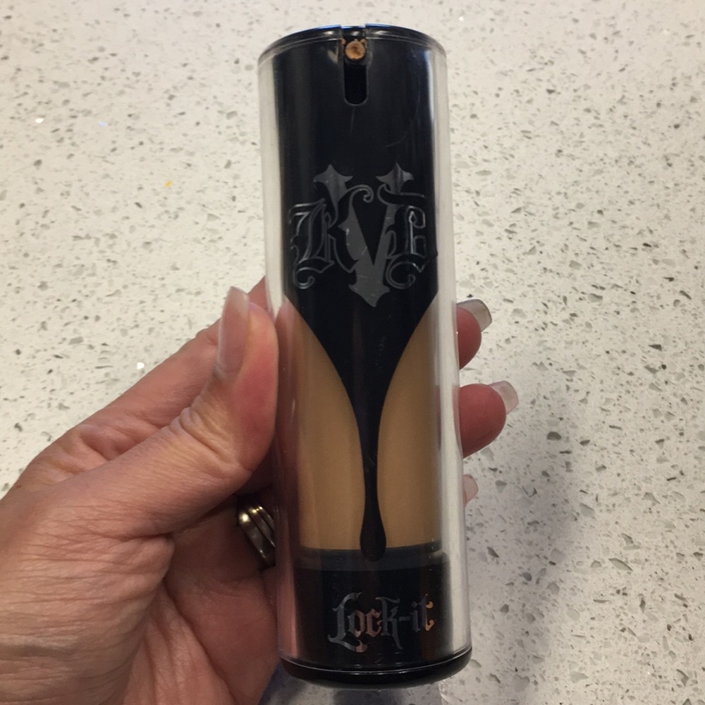 Kat Von D Lock It foundation